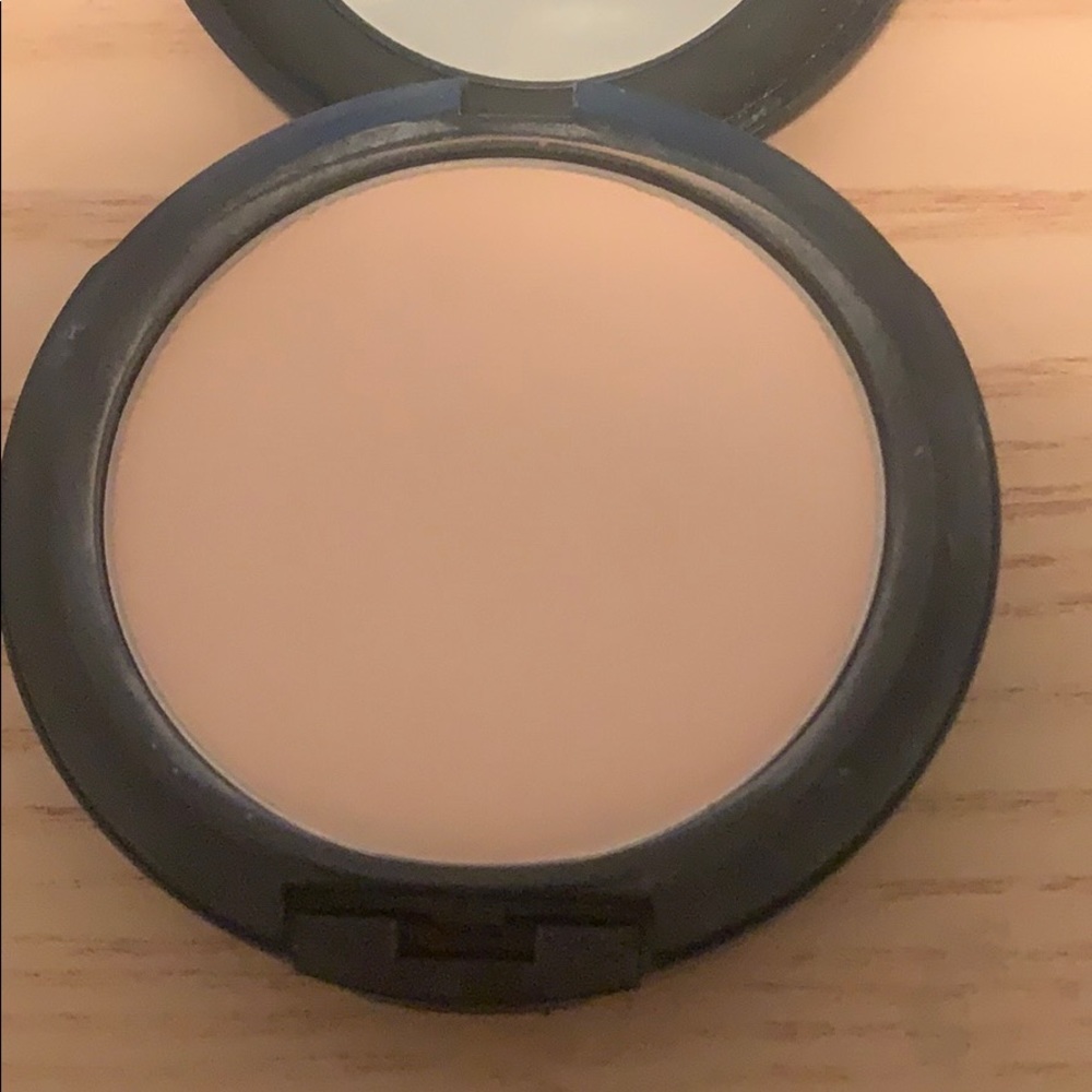 MAC Powder - Picture 3 of 3